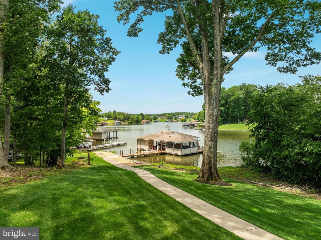 6723 Water View Ln