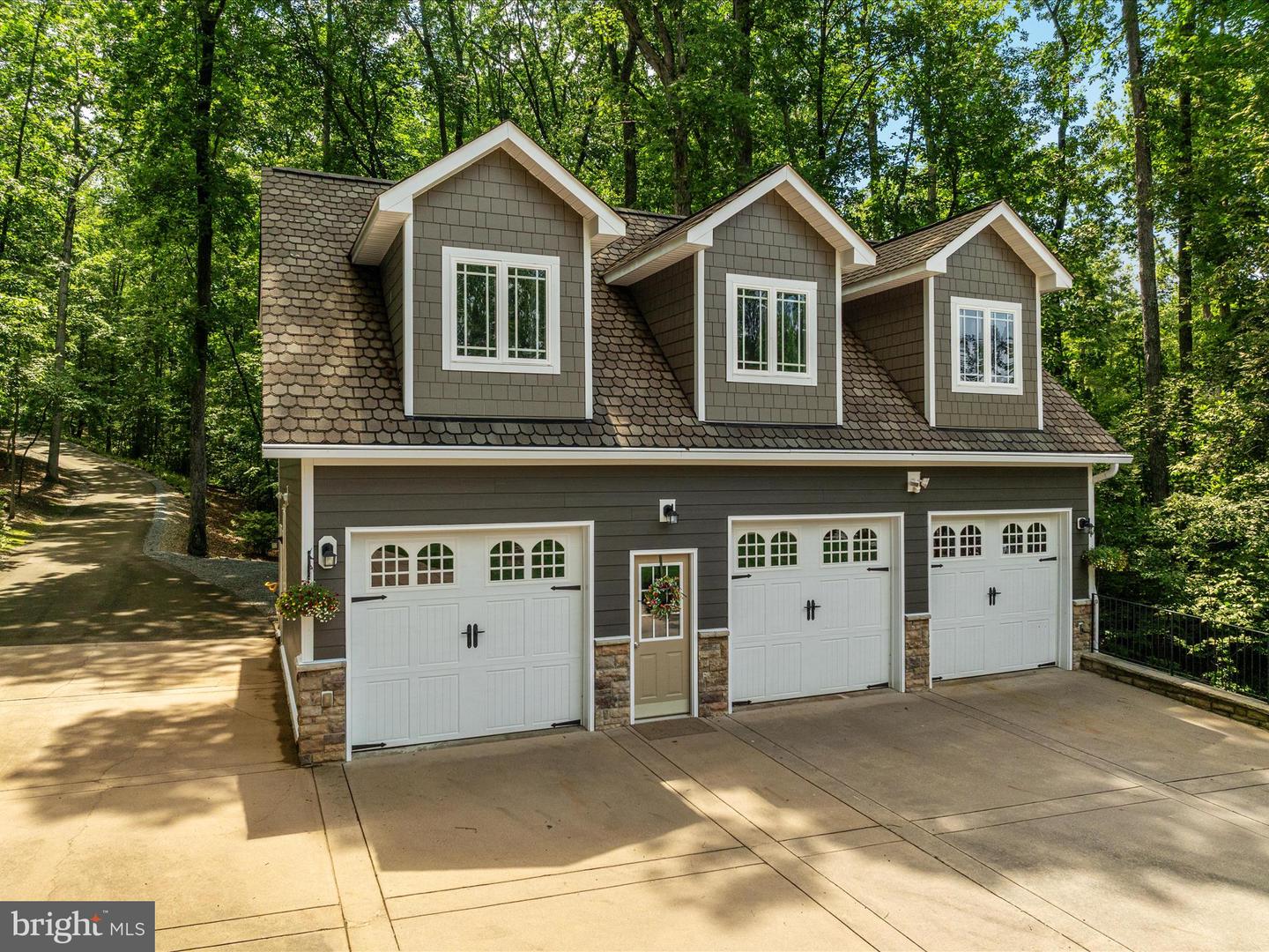 6723 Water View Ln