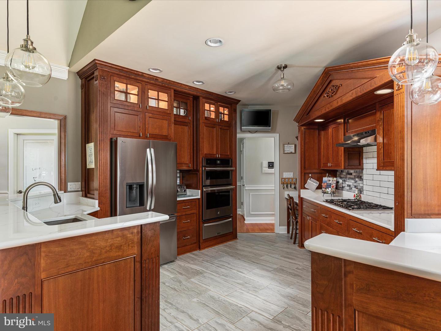6723 Water View Ln