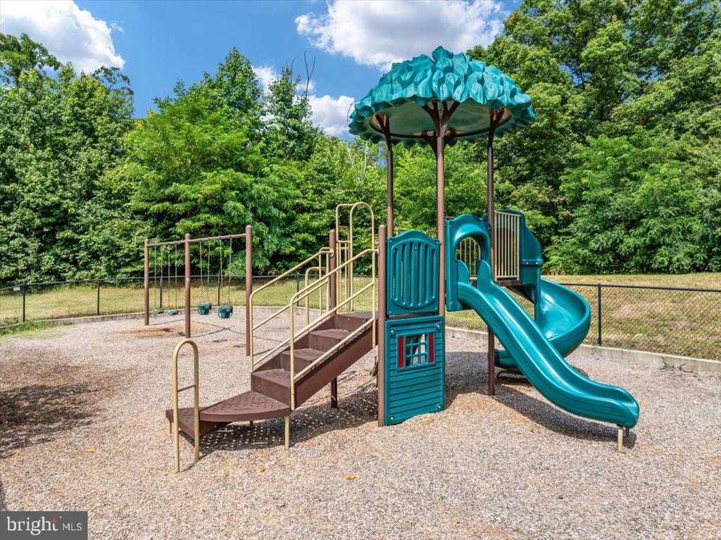 524 Landing Dr