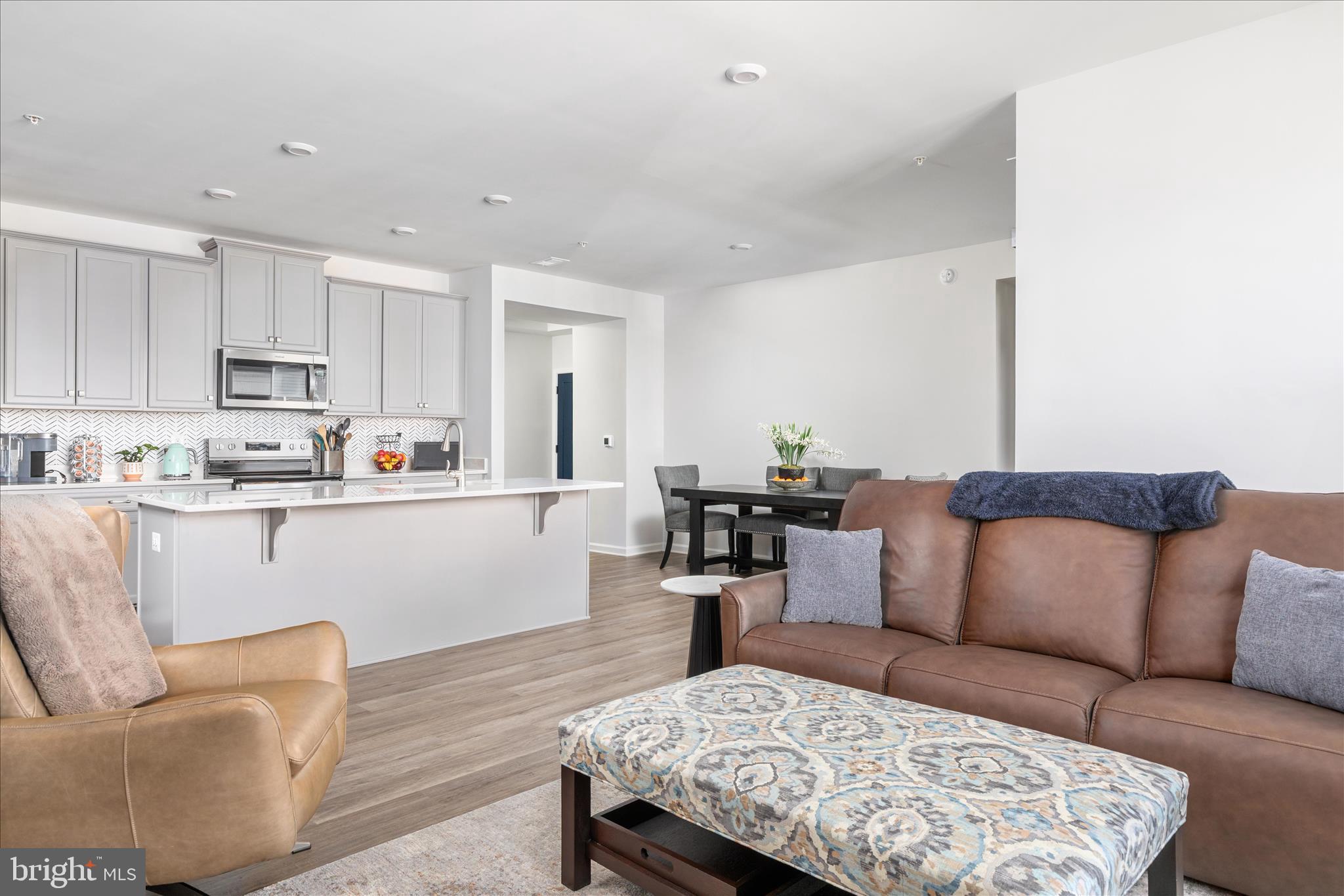 19 ARTEMISIA WAY 301