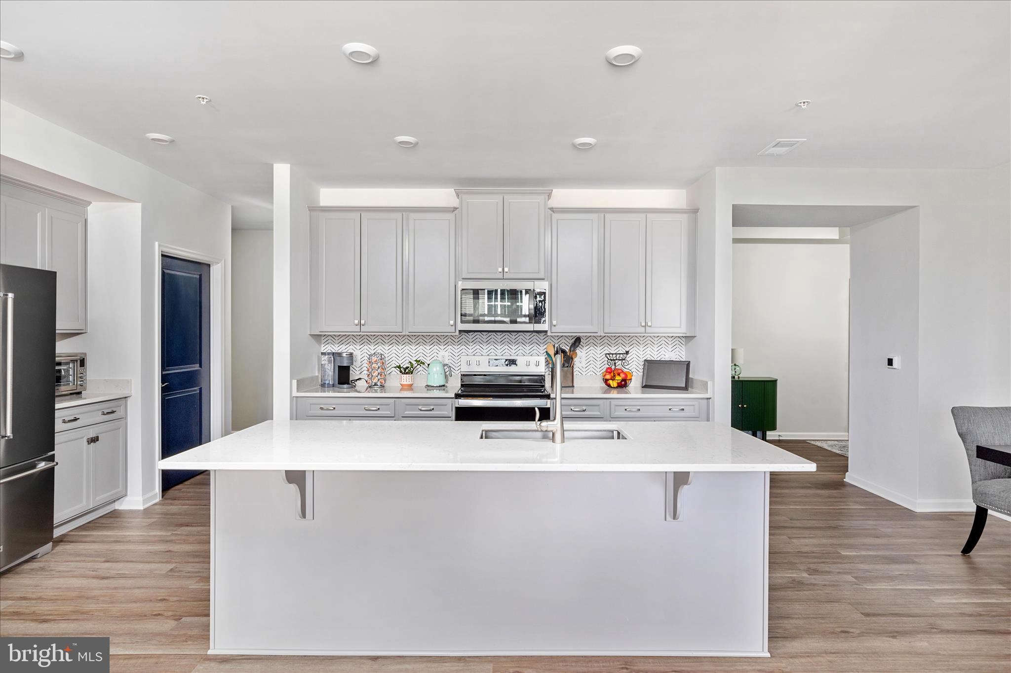 19 ARTEMISIA WAY 301