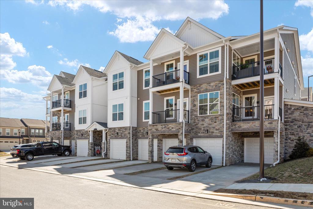 30 HYSSOP WAY 207