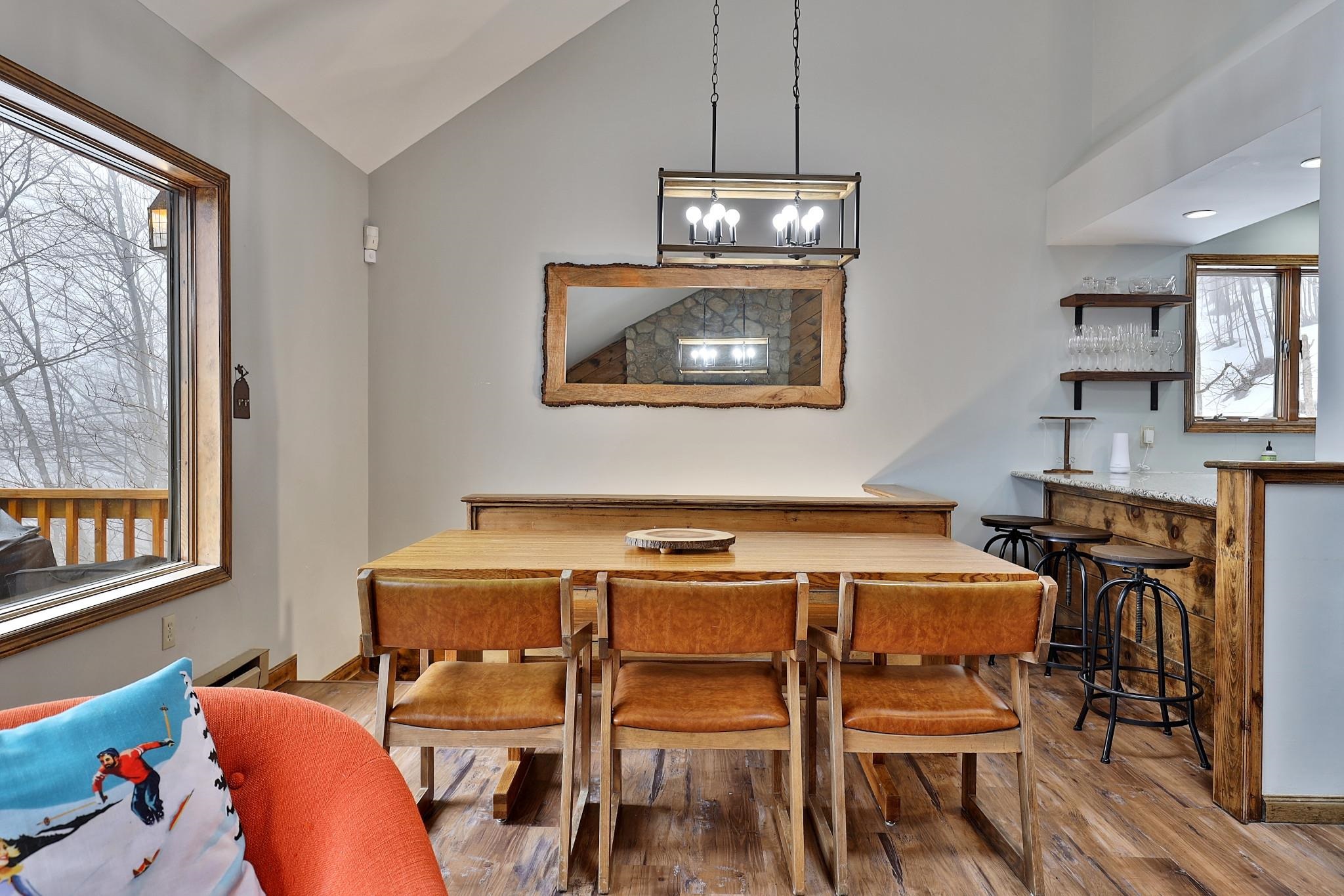 1992 E Mountain Road