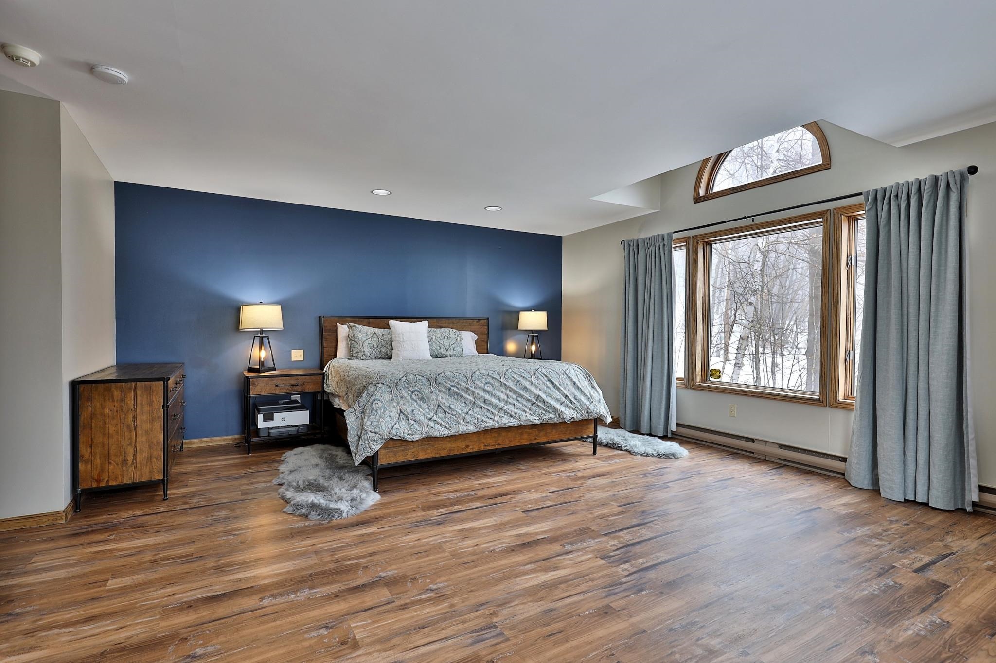 1992 E Mountain Road