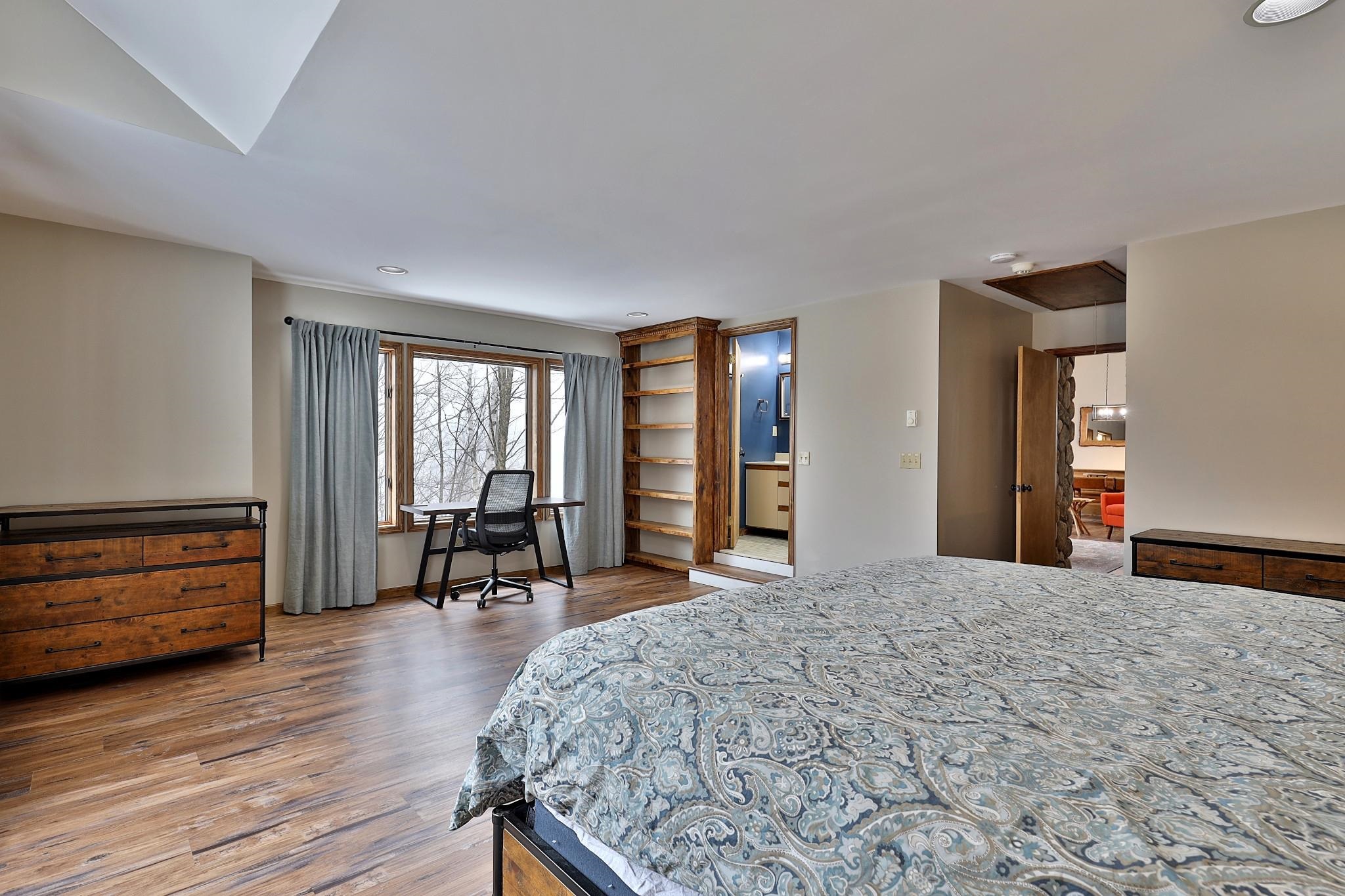 1992 E Mountain Road