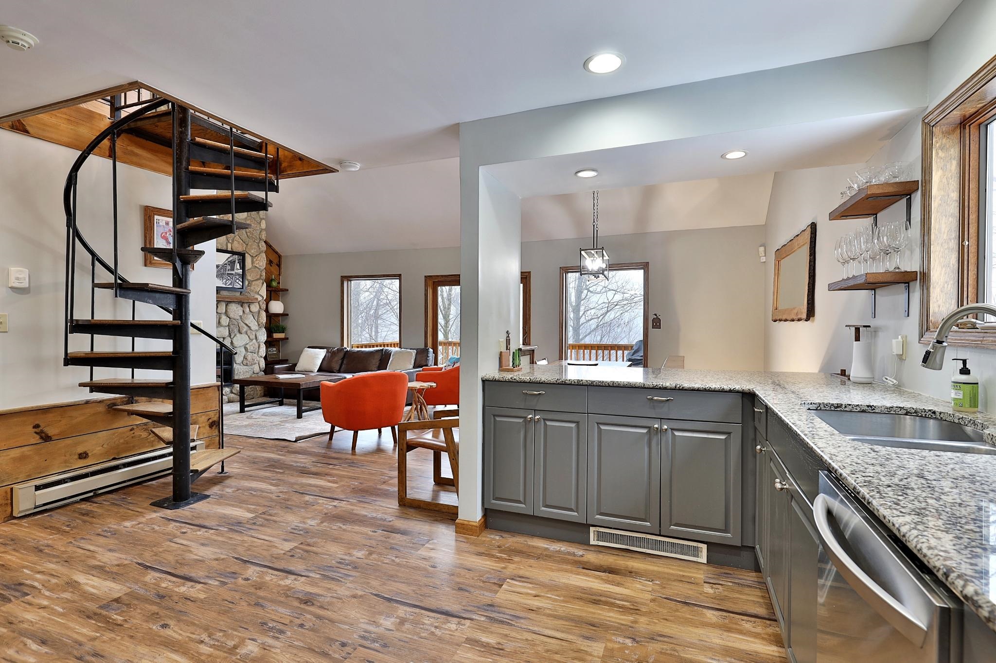 1992 E Mountain Road