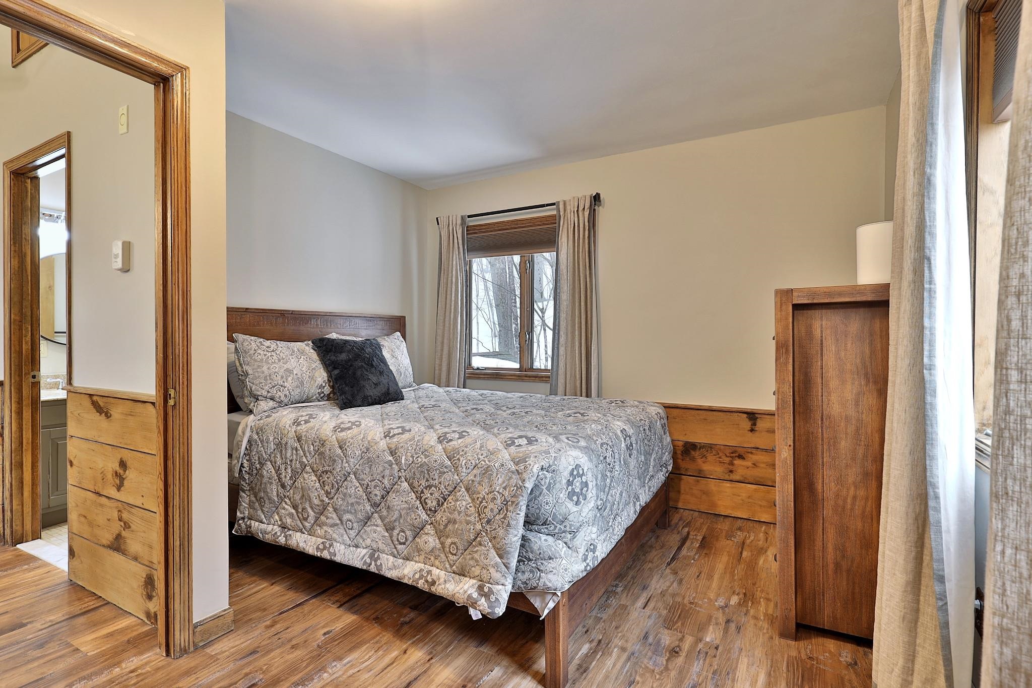 1992 E Mountain Road