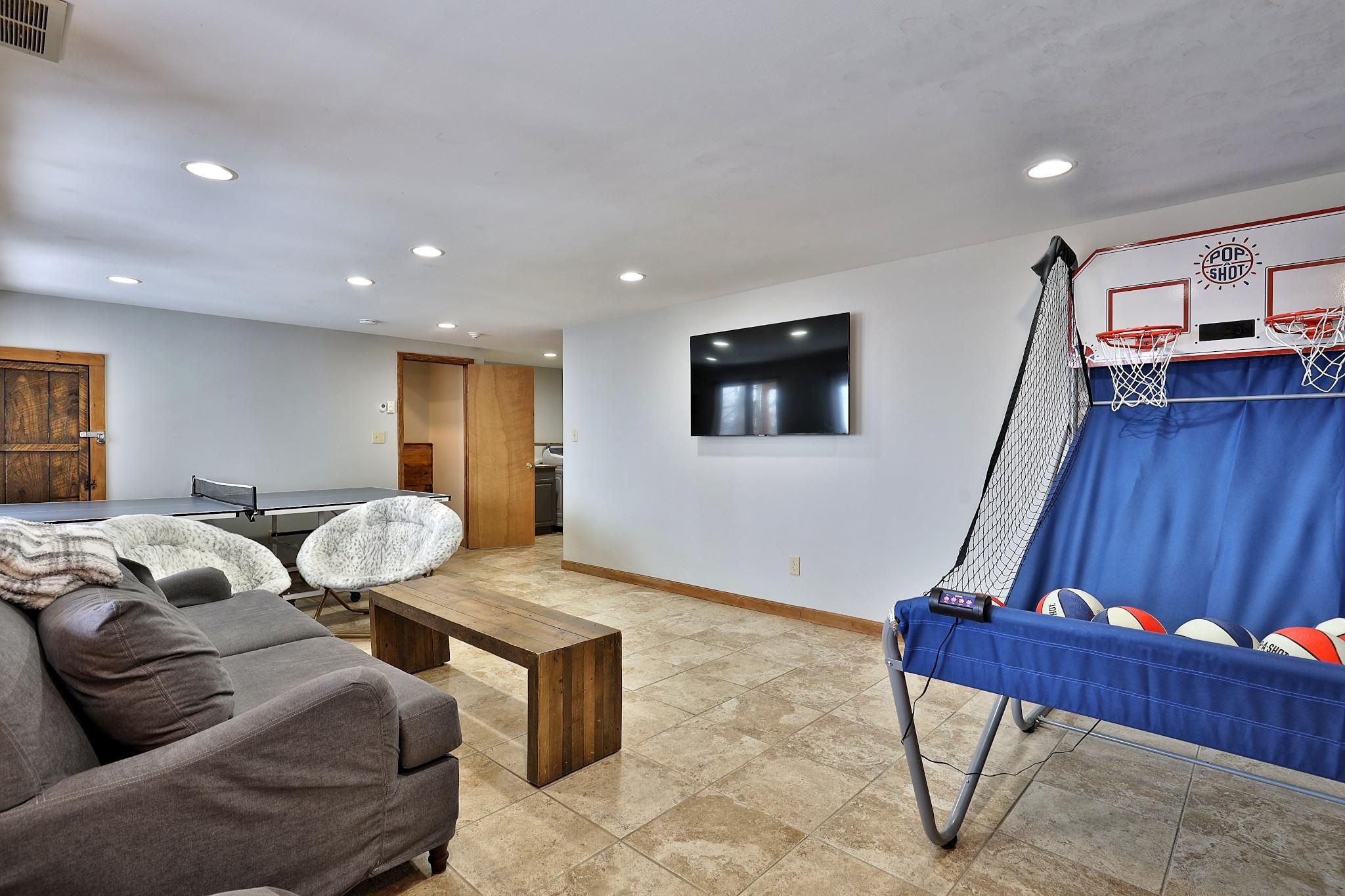 1992 E Mountain Road