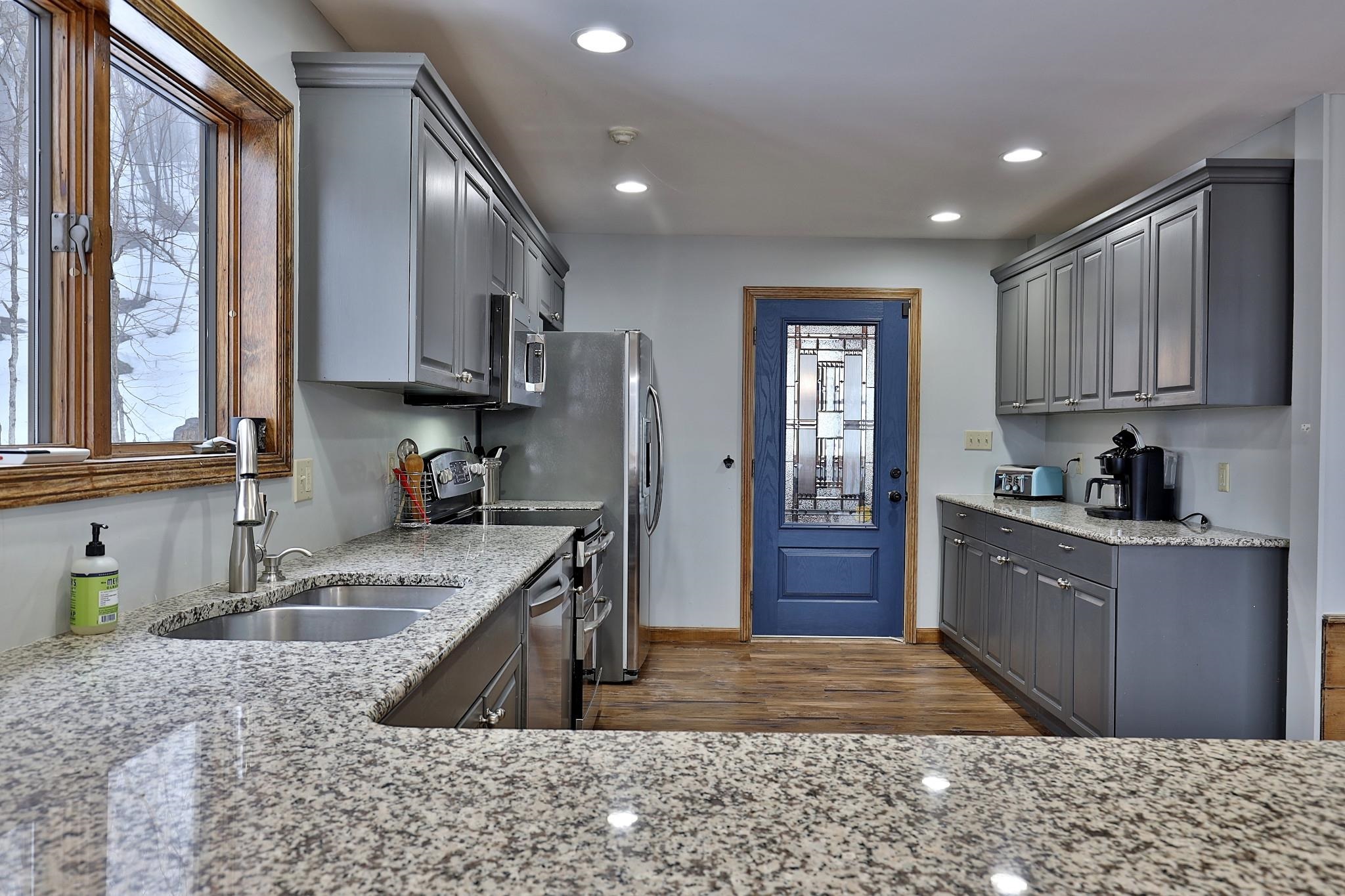 1992 E Mountain Road