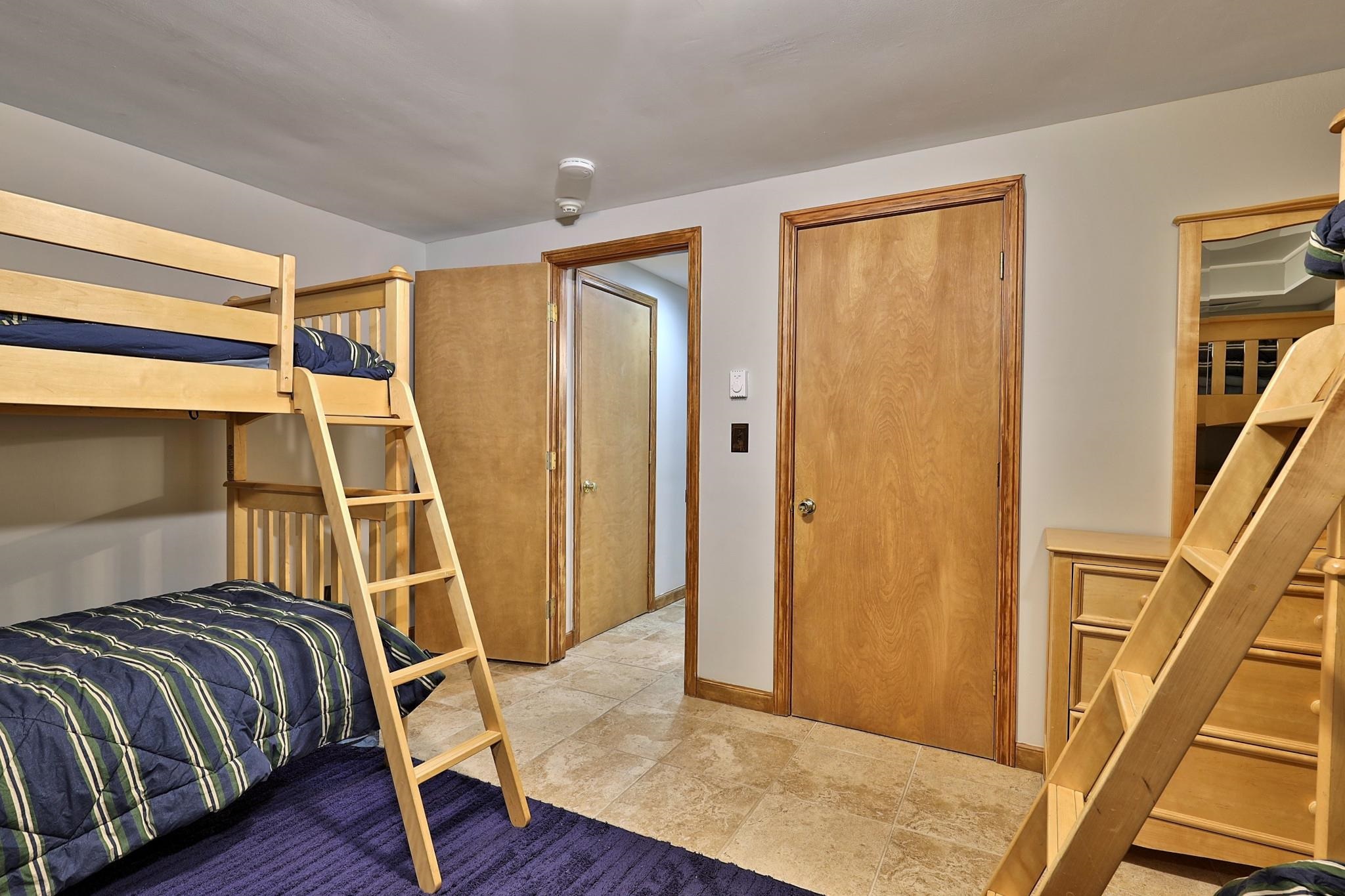 1992 E Mountain Road