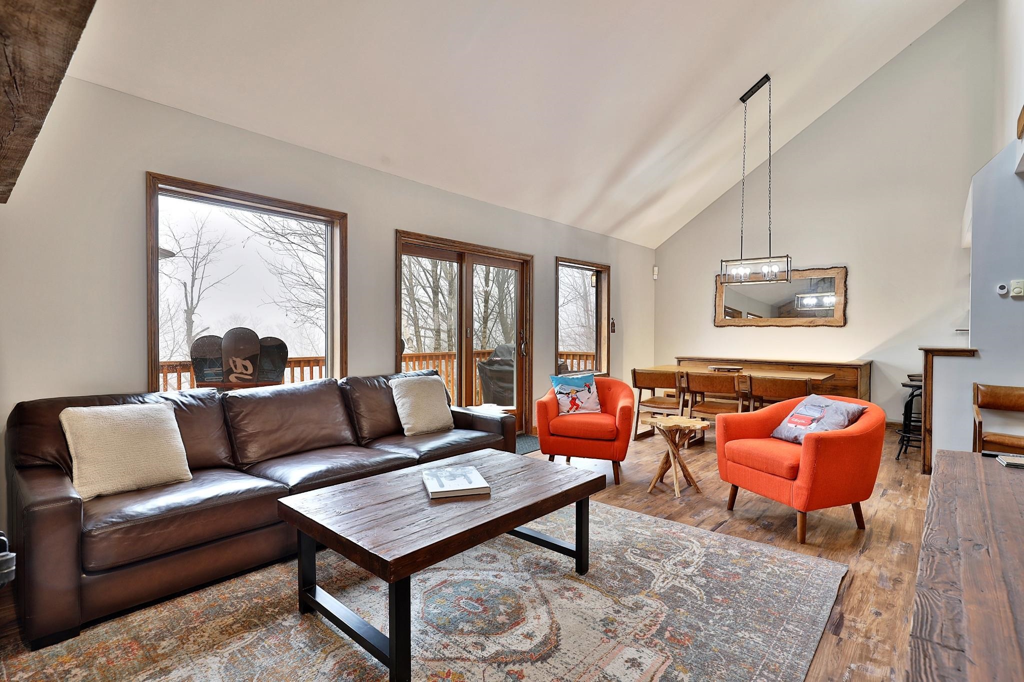 1992 E Mountain Road