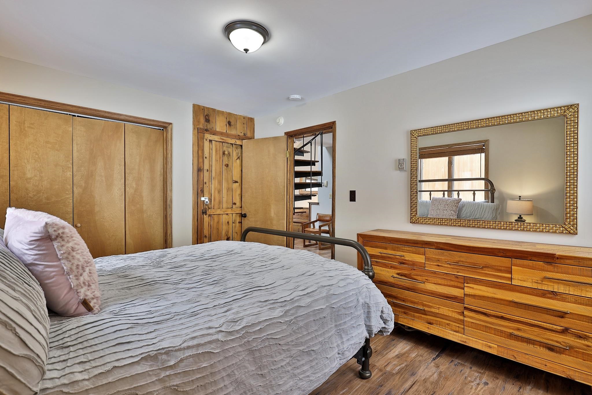 1992 E Mountain Road