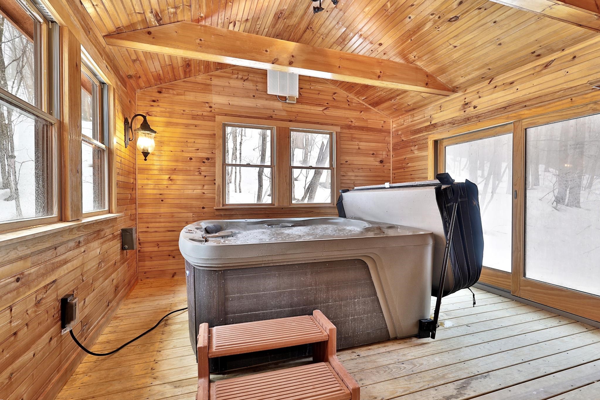 1992 E Mountain Road