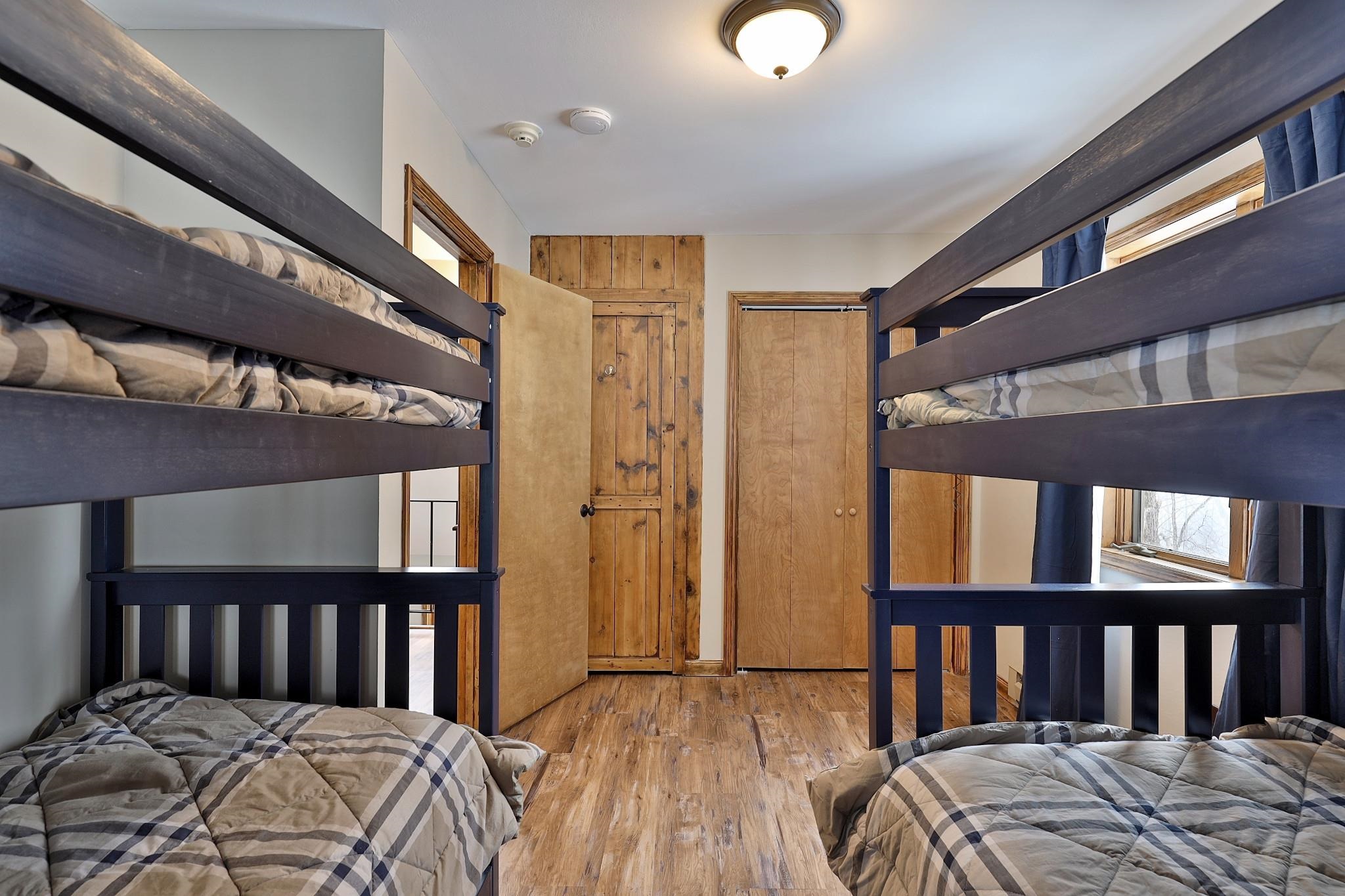 1992 E Mountain Road