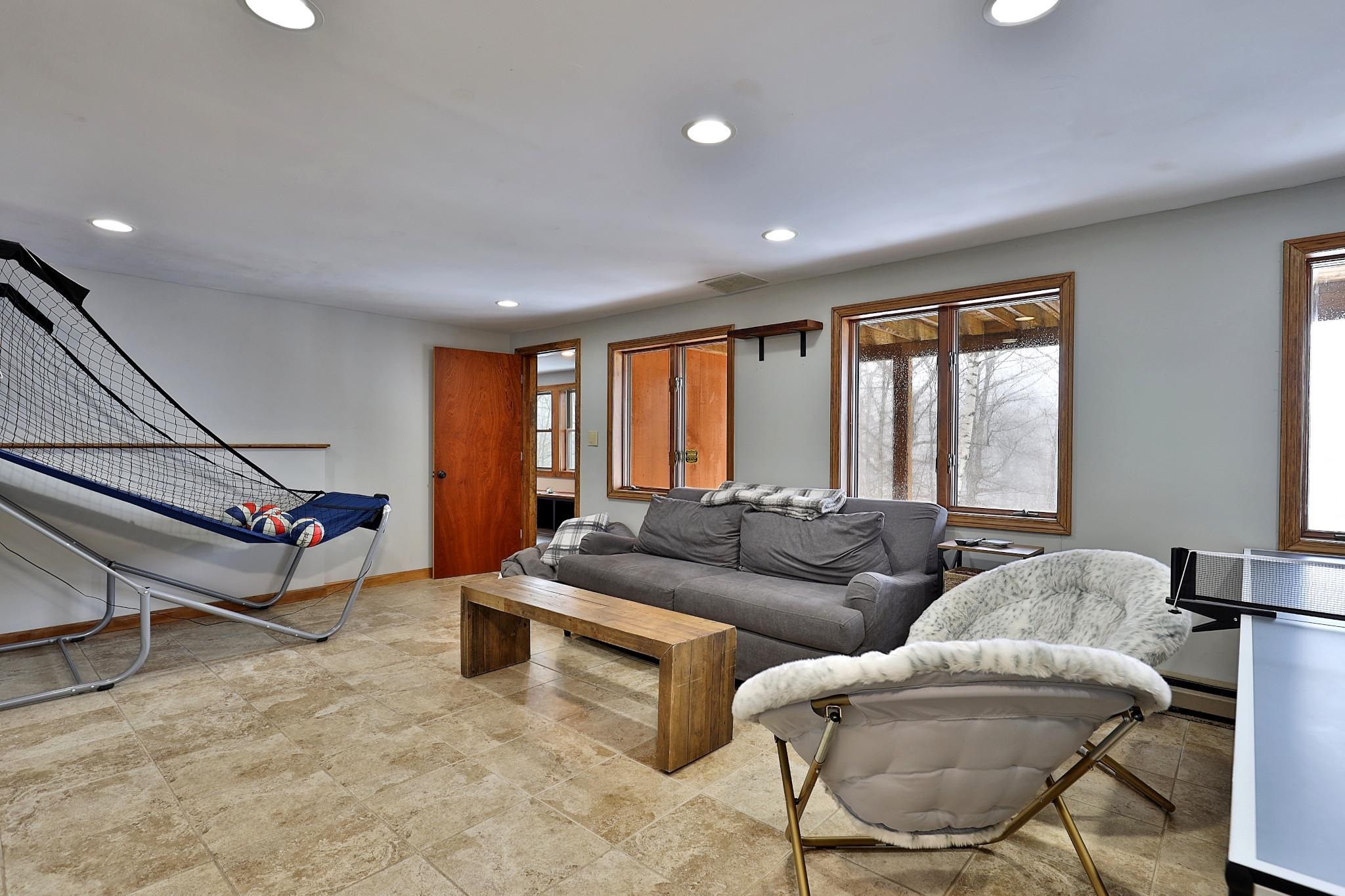 1992 E Mountain Road