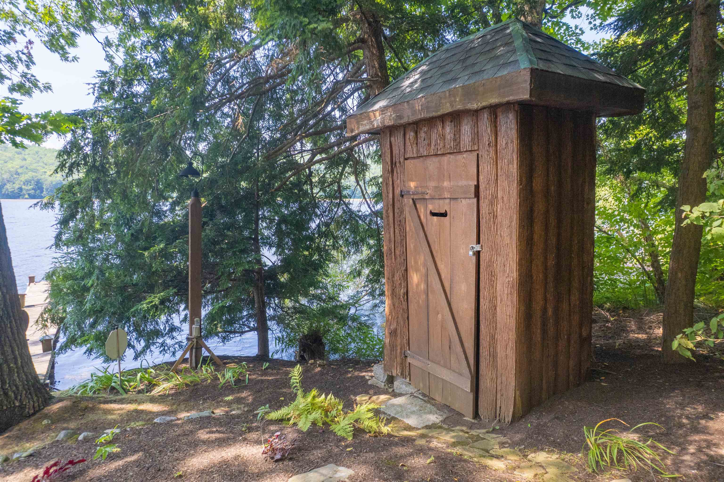 289 Ledgemere Point