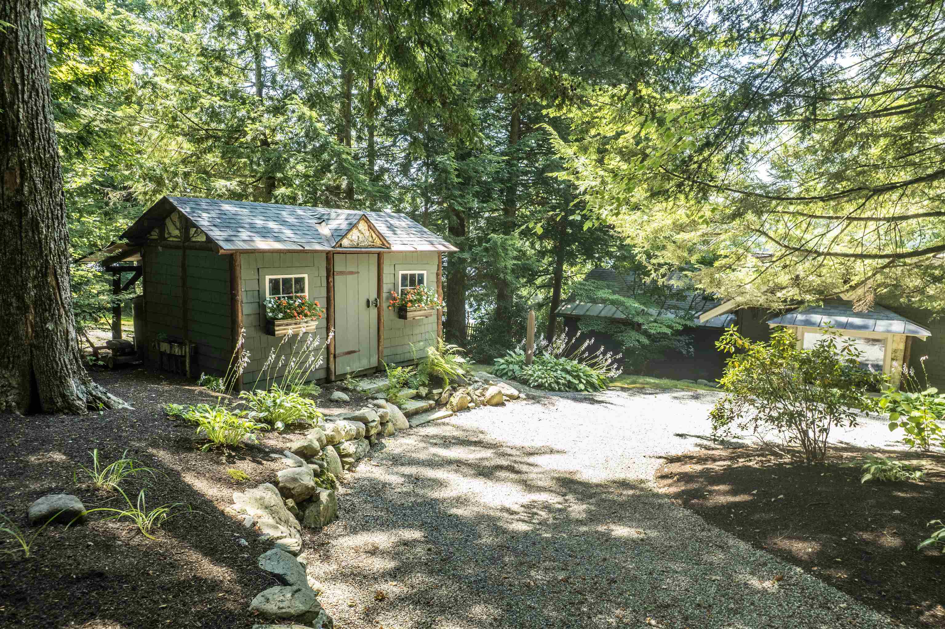 289 Ledgemere Point