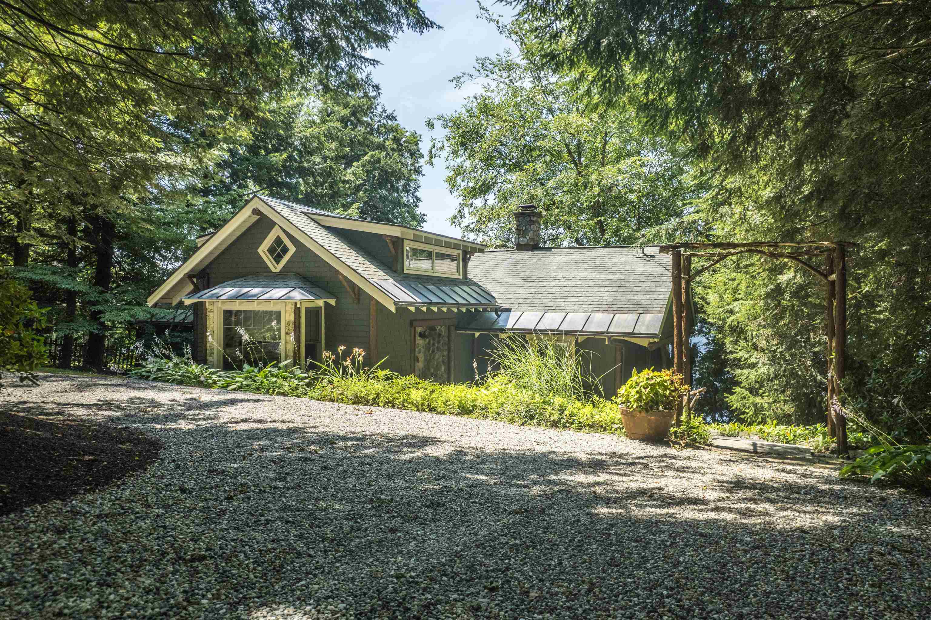 289 Ledgemere Point