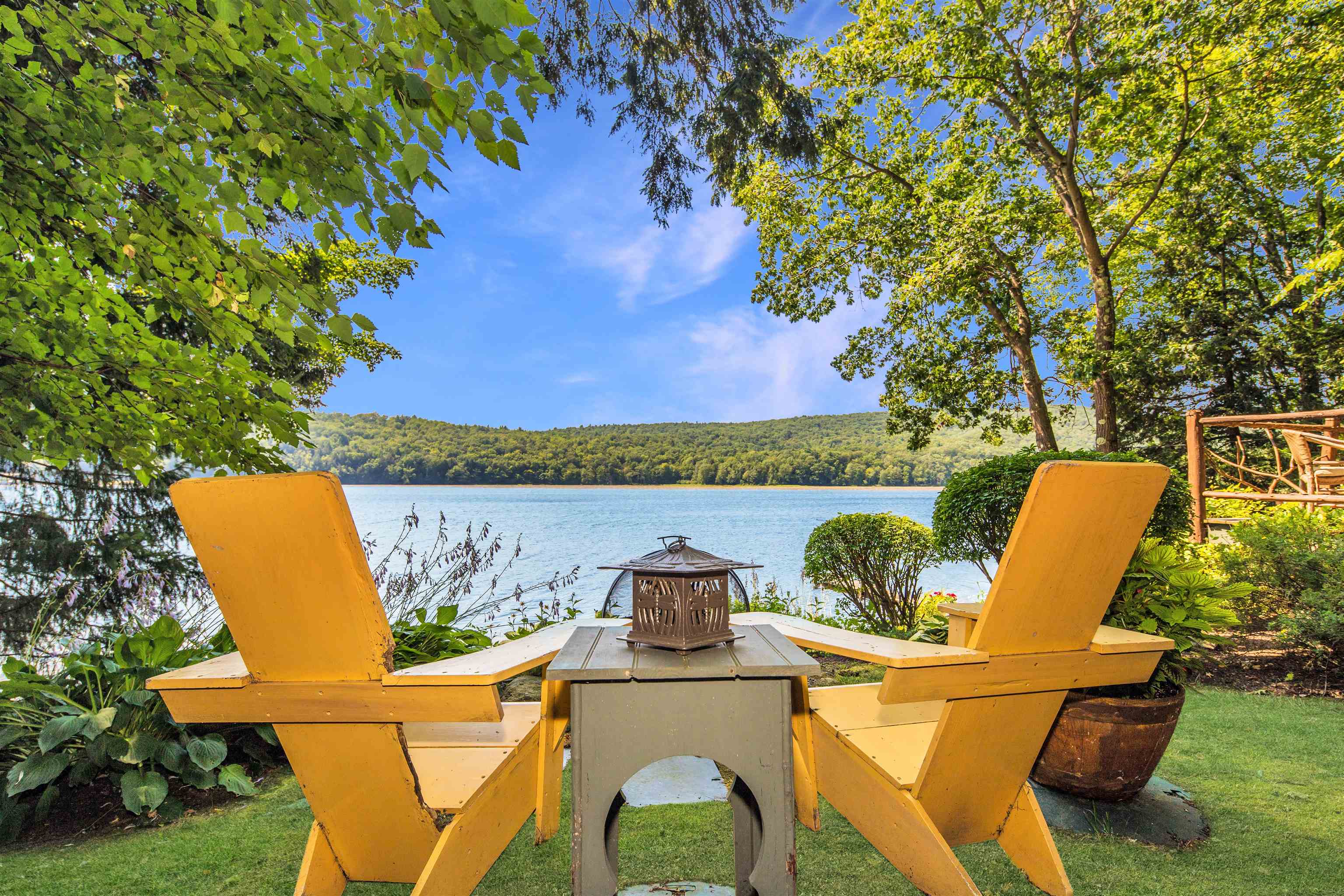 289 Ledgemere Point