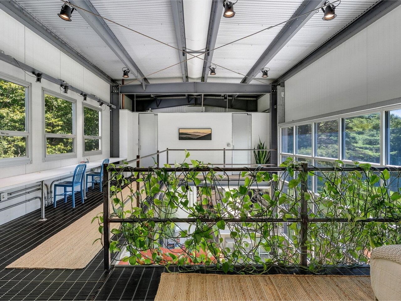 578 East Barnard Road