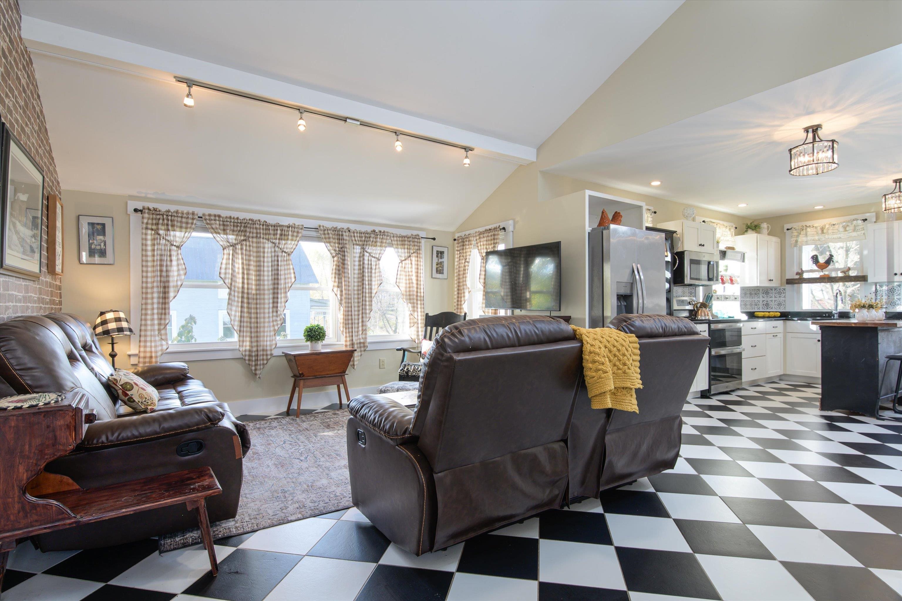2558 Old Stage Road