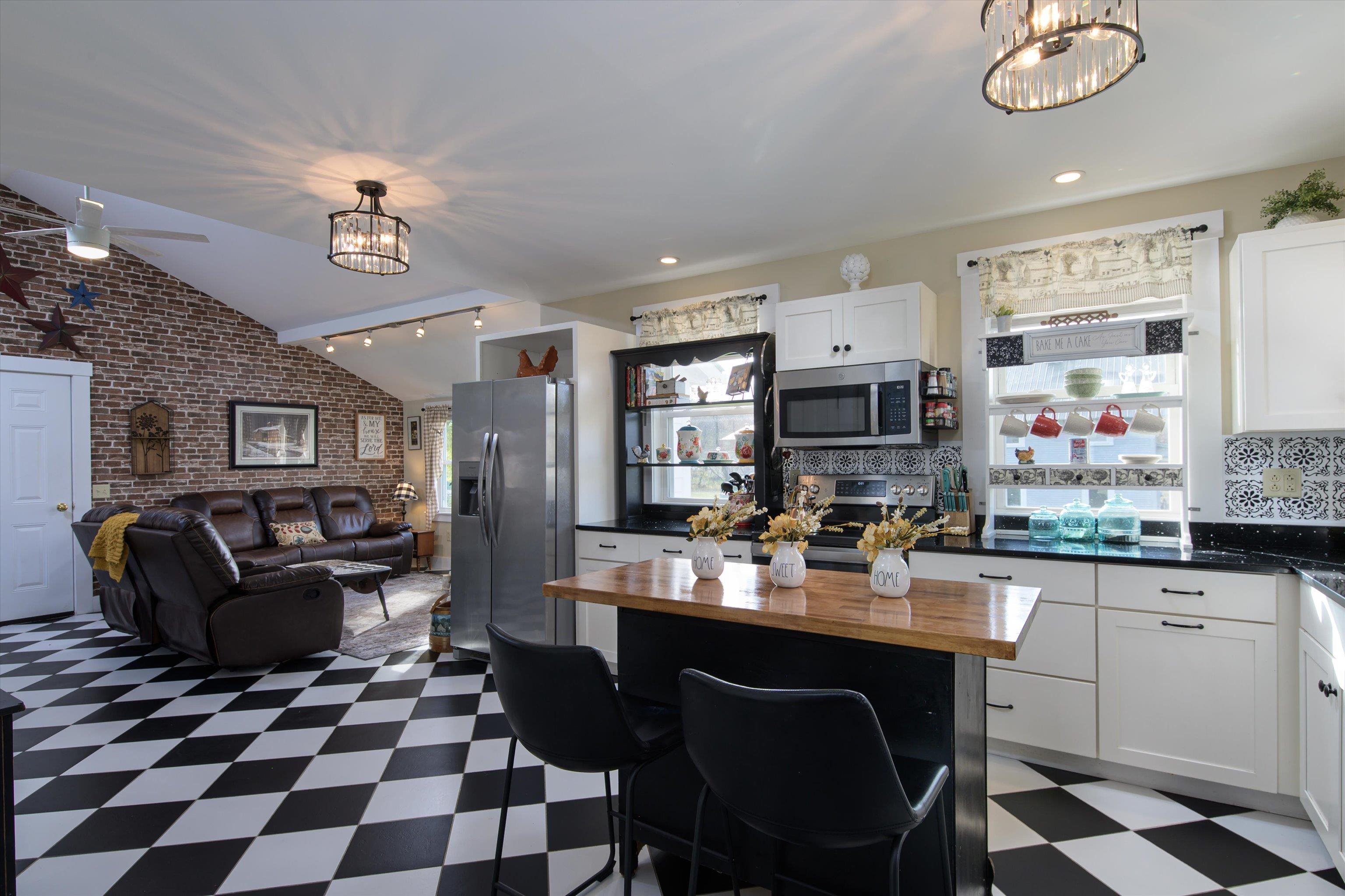 2558 Old Stage Road