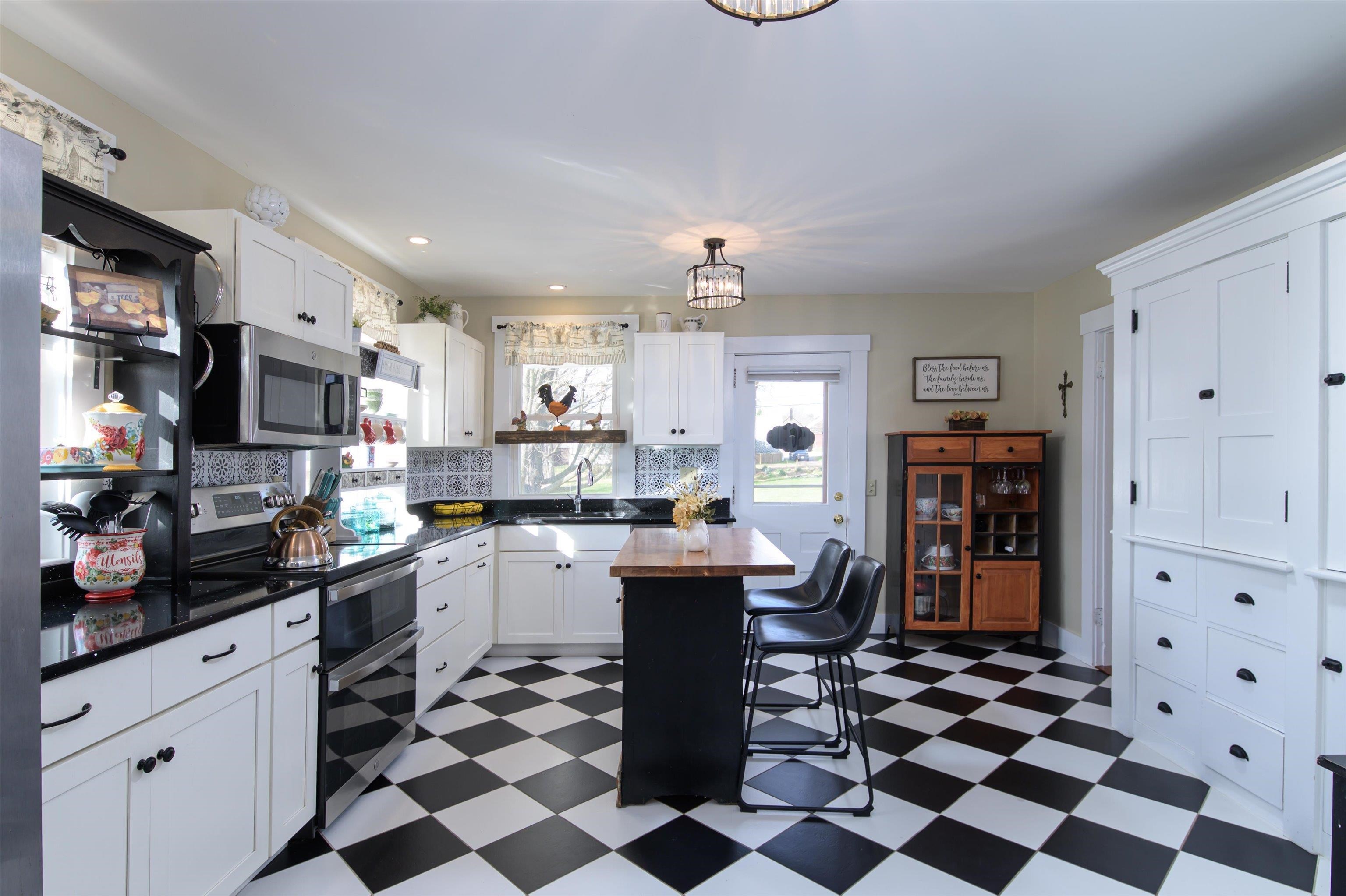 2558 Old Stage Road