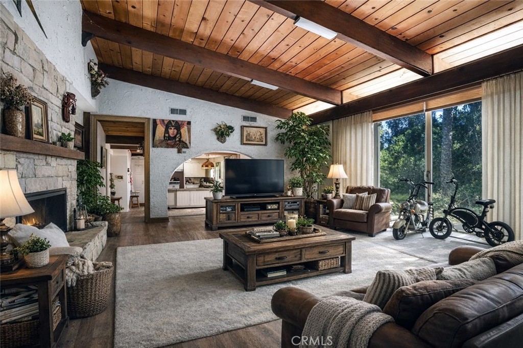 15 La Crescenta Drive