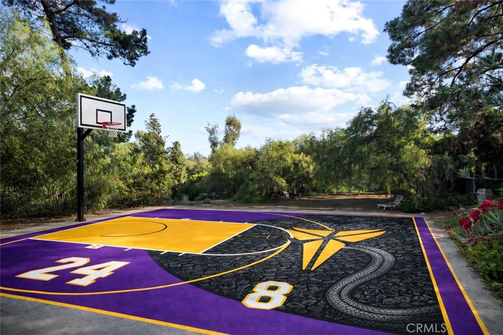15 La Crescenta Drive