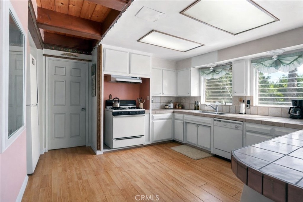 15 La Crescenta Drive