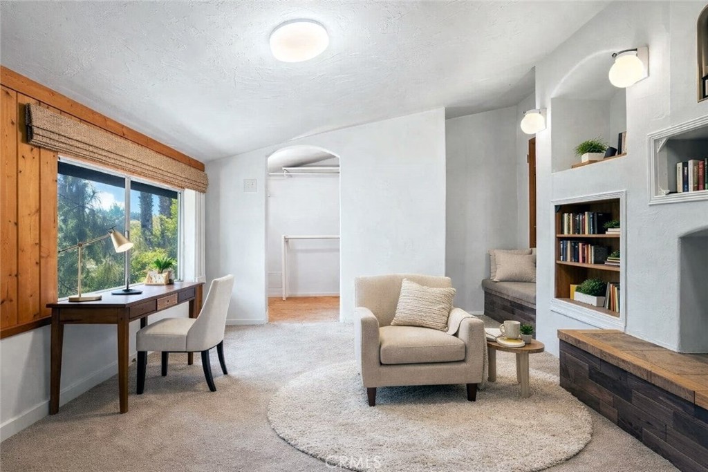 15 La Crescenta Drive