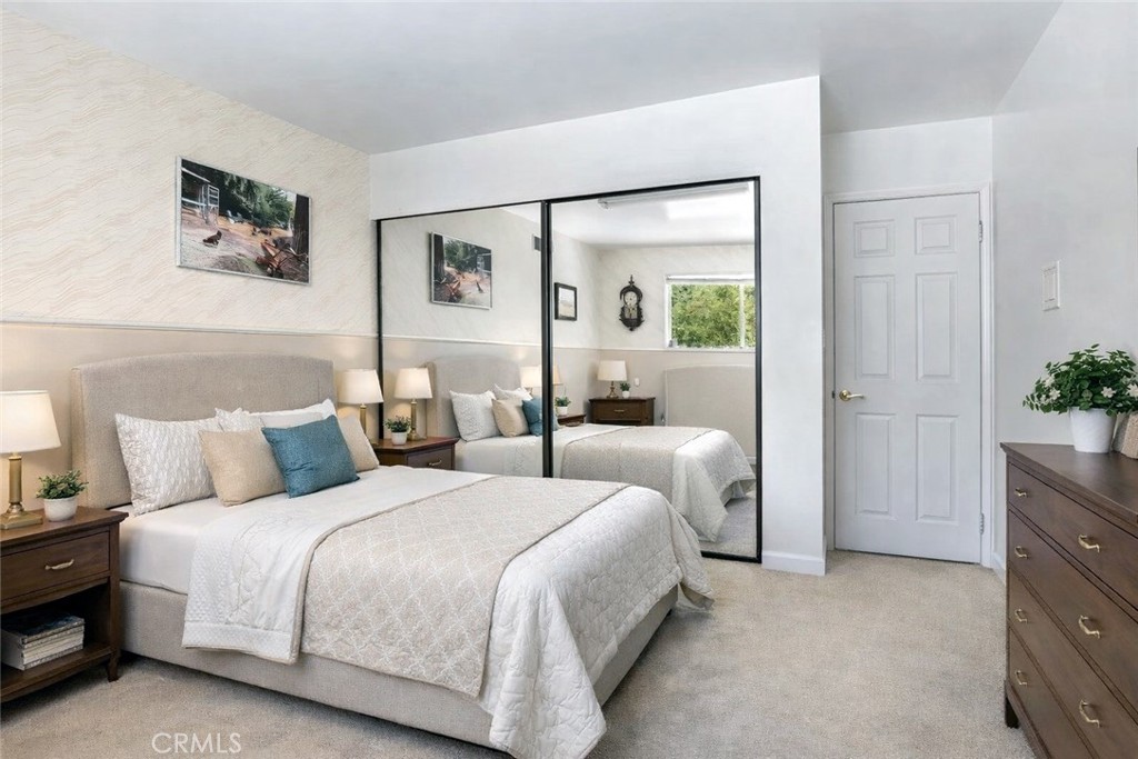 15 La Crescenta Drive