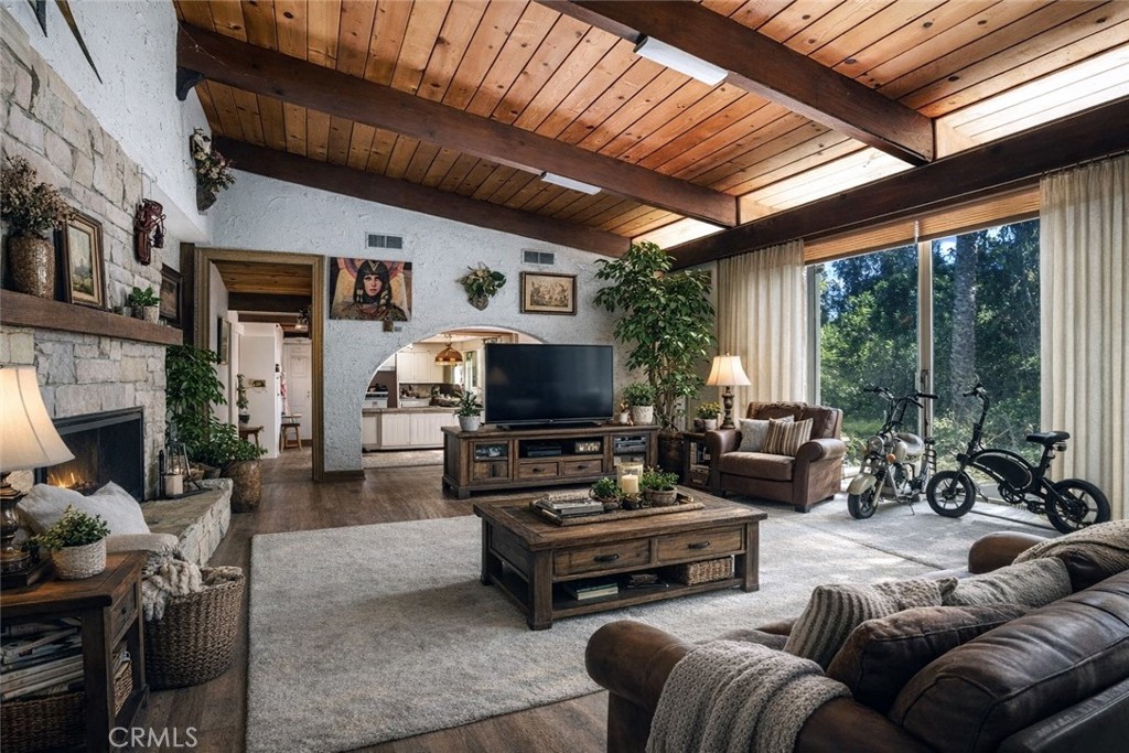 15 La Crescenta Drive
