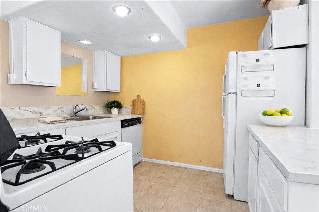 15 La Crescenta Drive