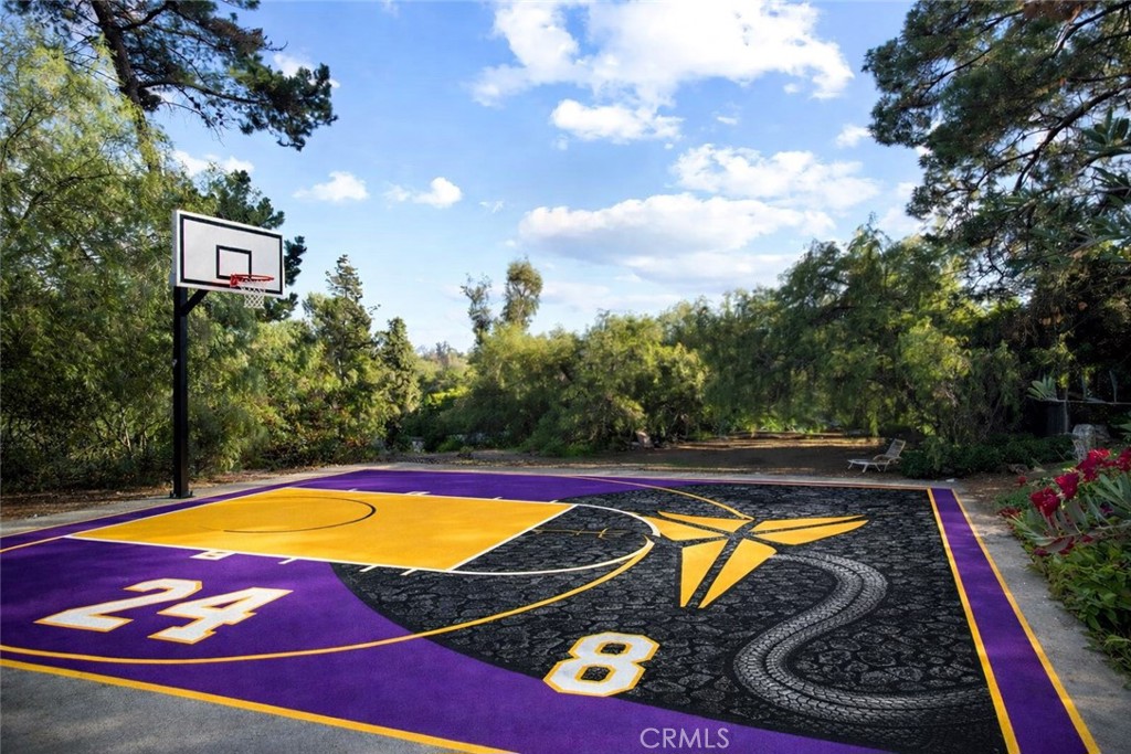 15 La Crescenta Drive