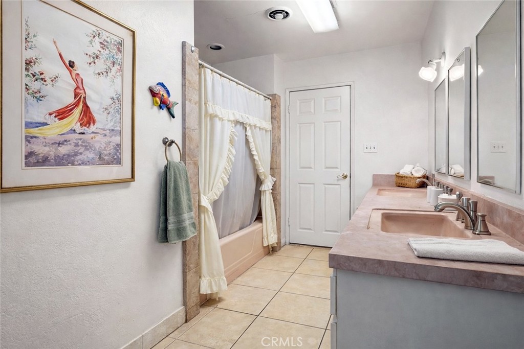 15 La Crescenta Drive