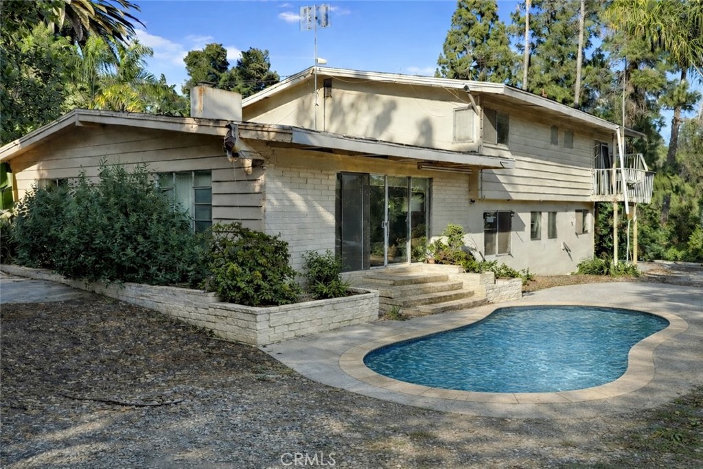 15 La Crescenta Drive