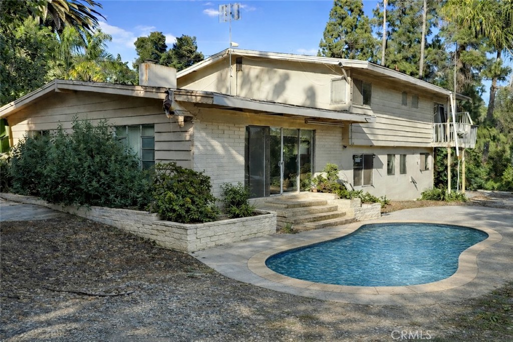 15 La Crescenta Drive