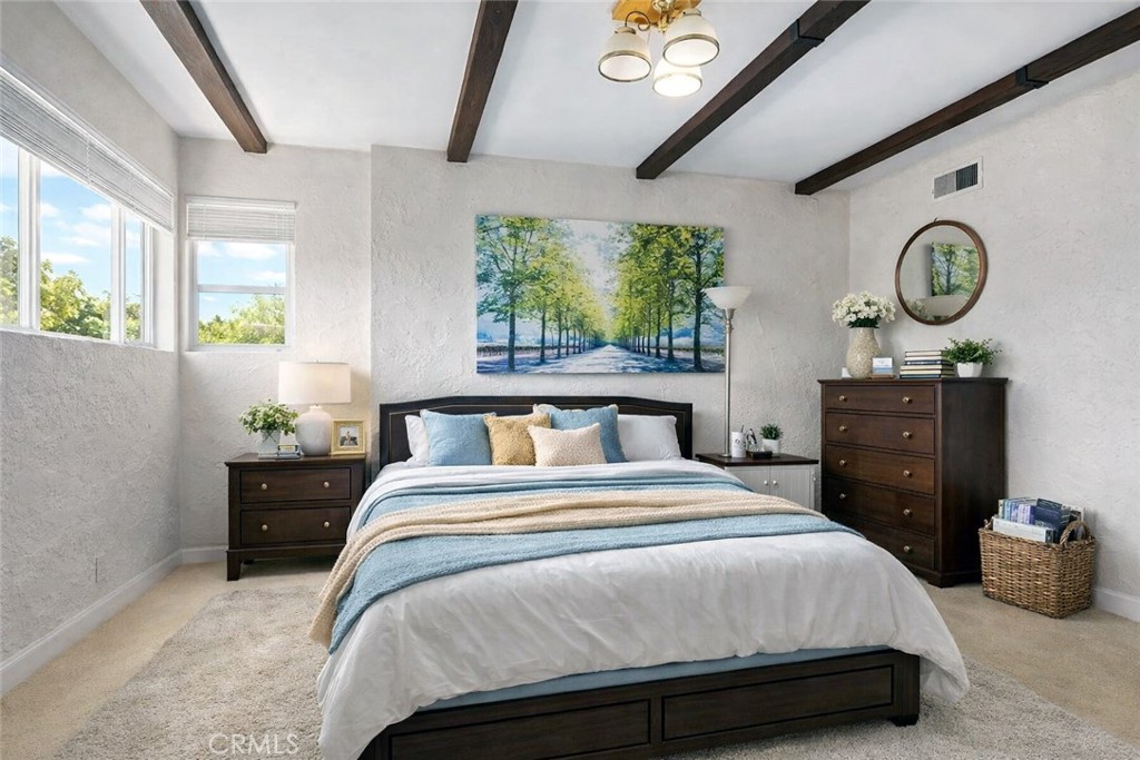 15 La Crescenta Drive