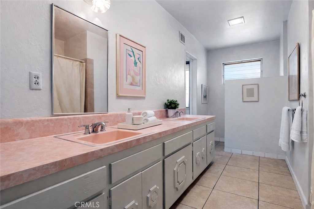 15 La Crescenta Drive