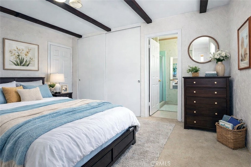 15 La Crescenta Drive