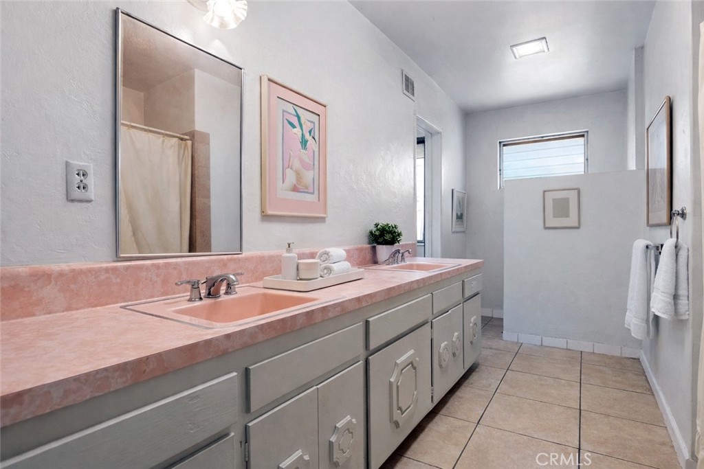 15 La Crescenta Drive