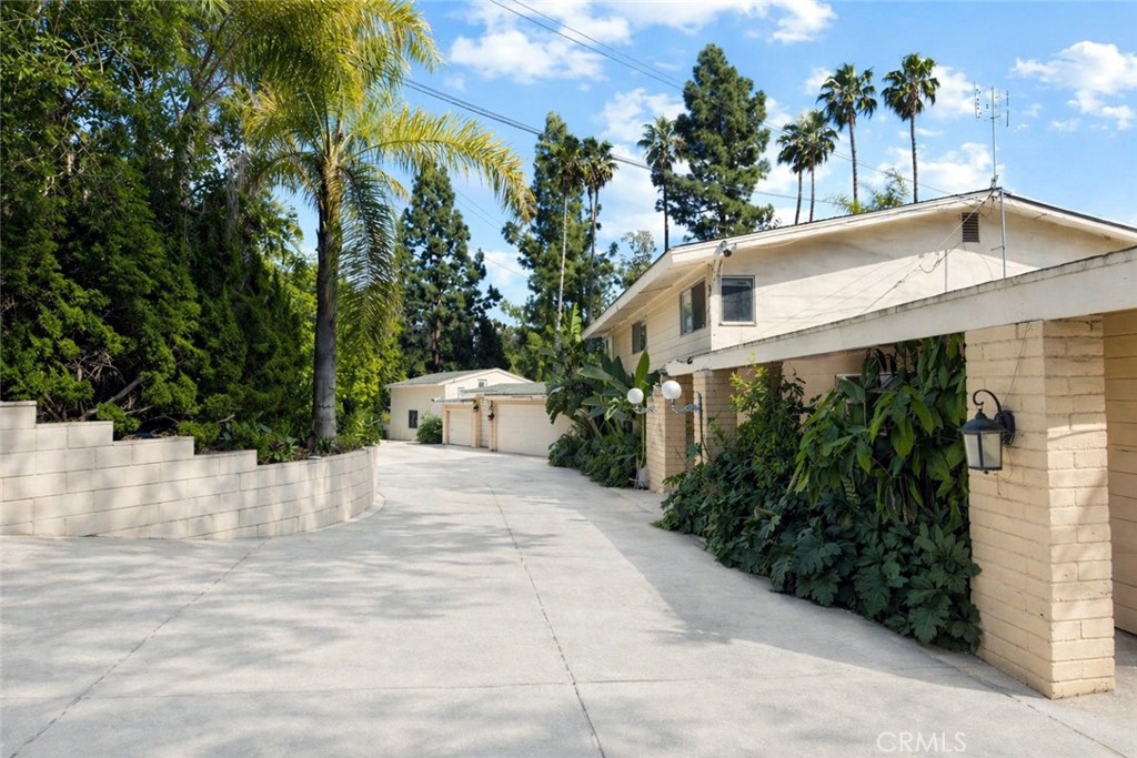 15 La Crescenta Drive