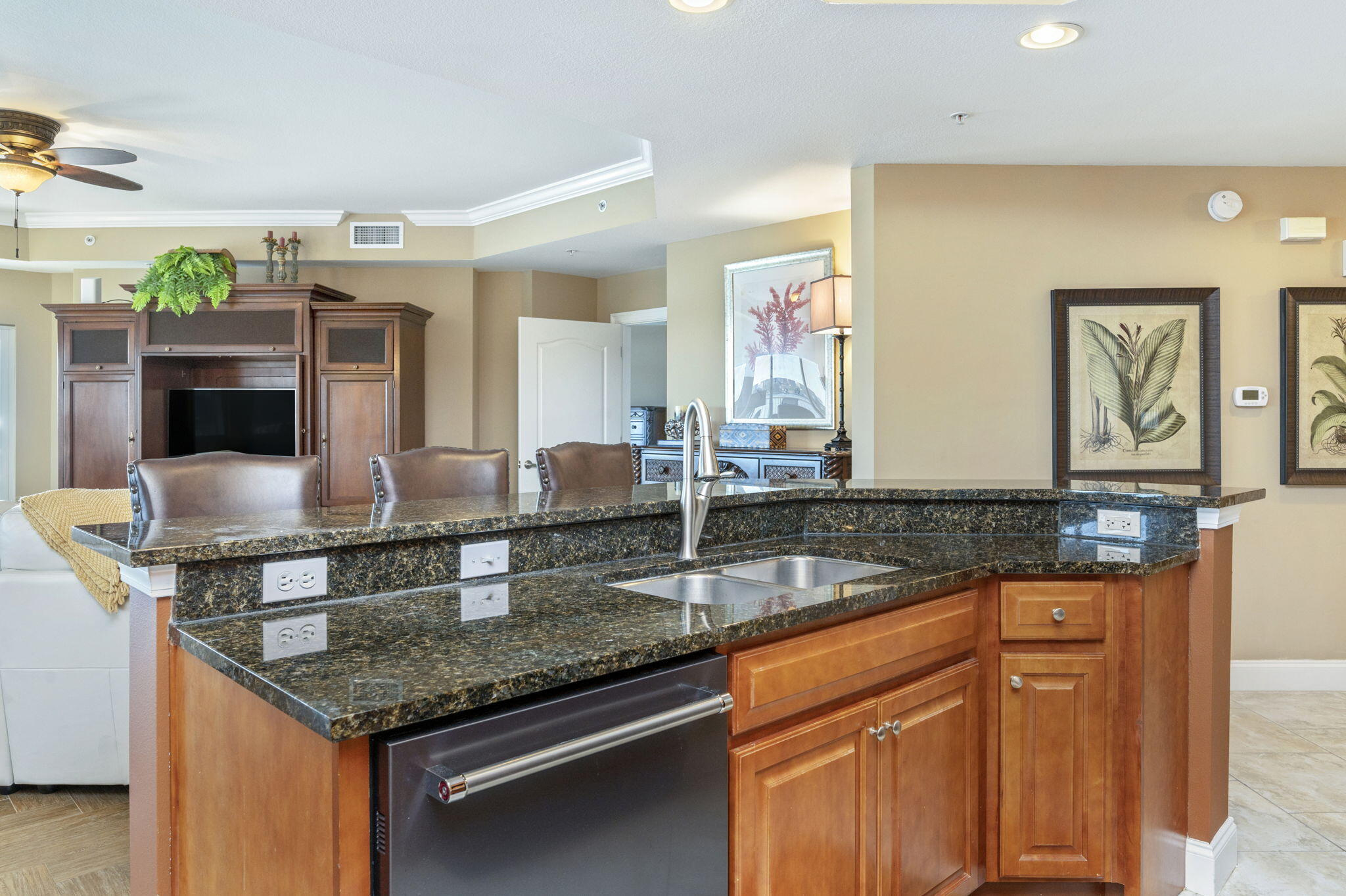 124 SW Miracle Strip Parkway, 700