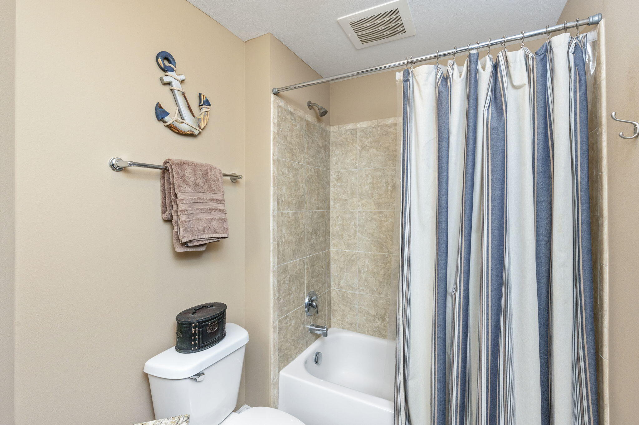 124 SW Miracle Strip Parkway, 700