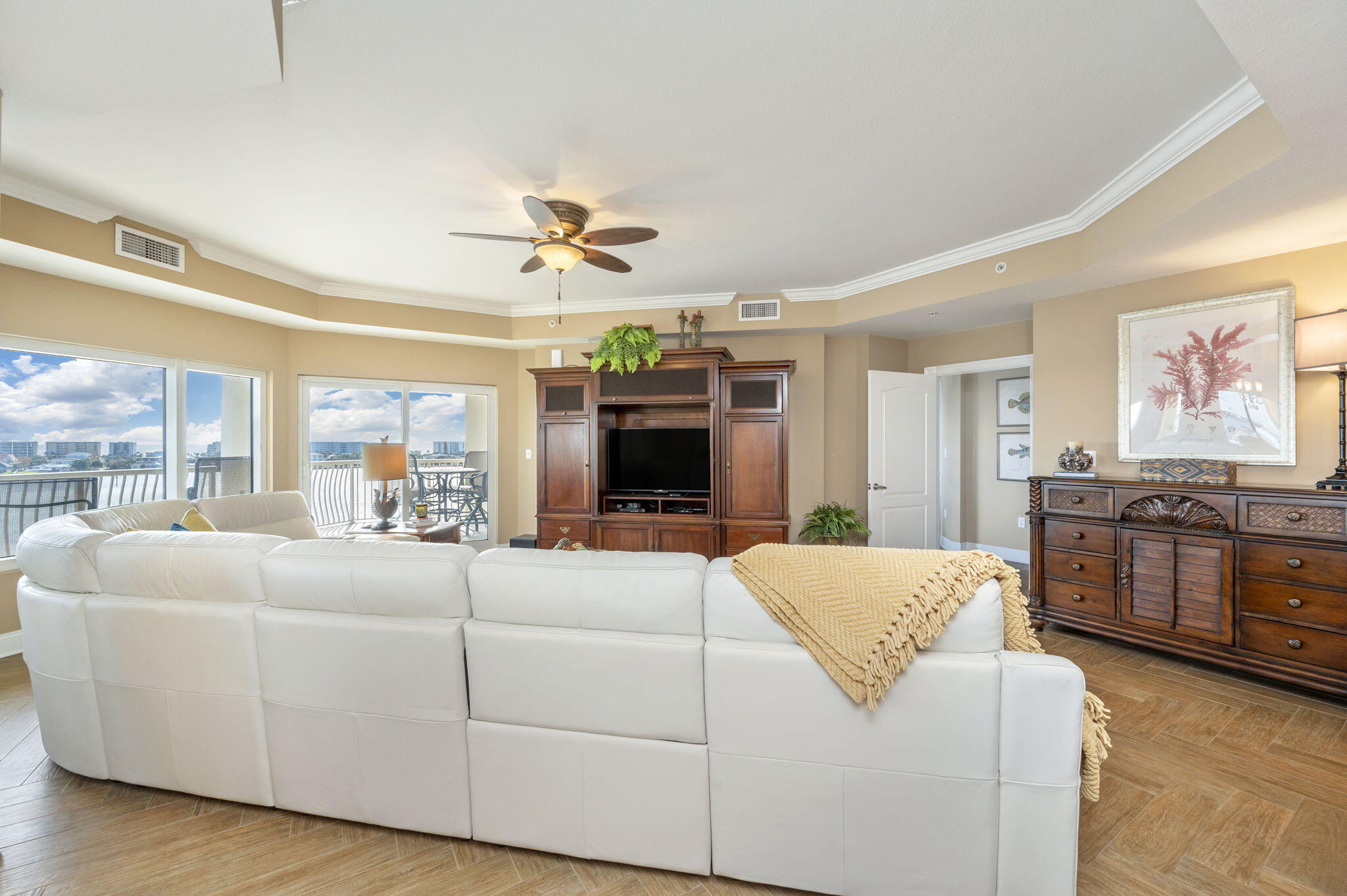 124 SW Miracle Strip Parkway, 700