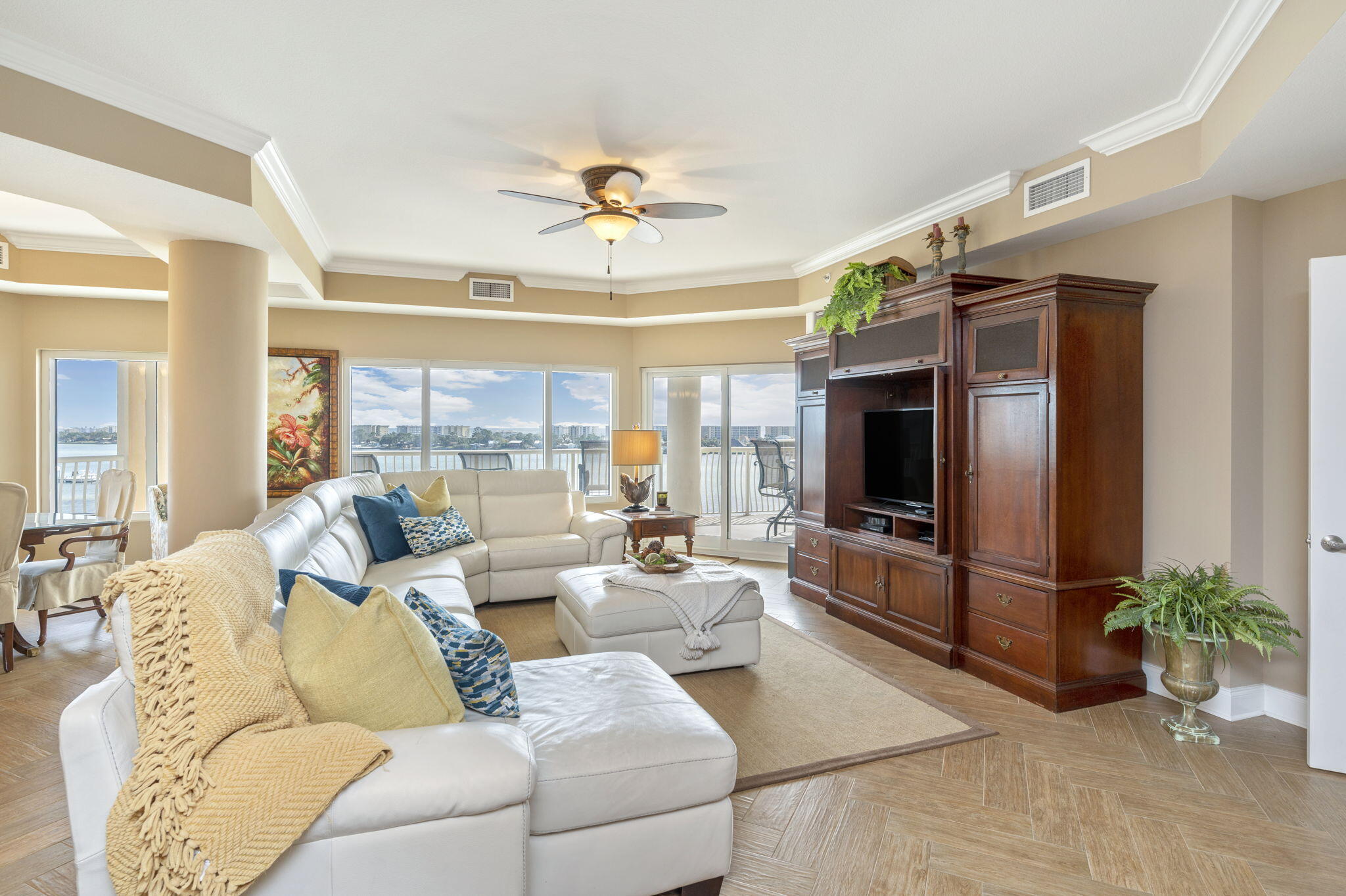 124 SW Miracle Strip Parkway, 700
