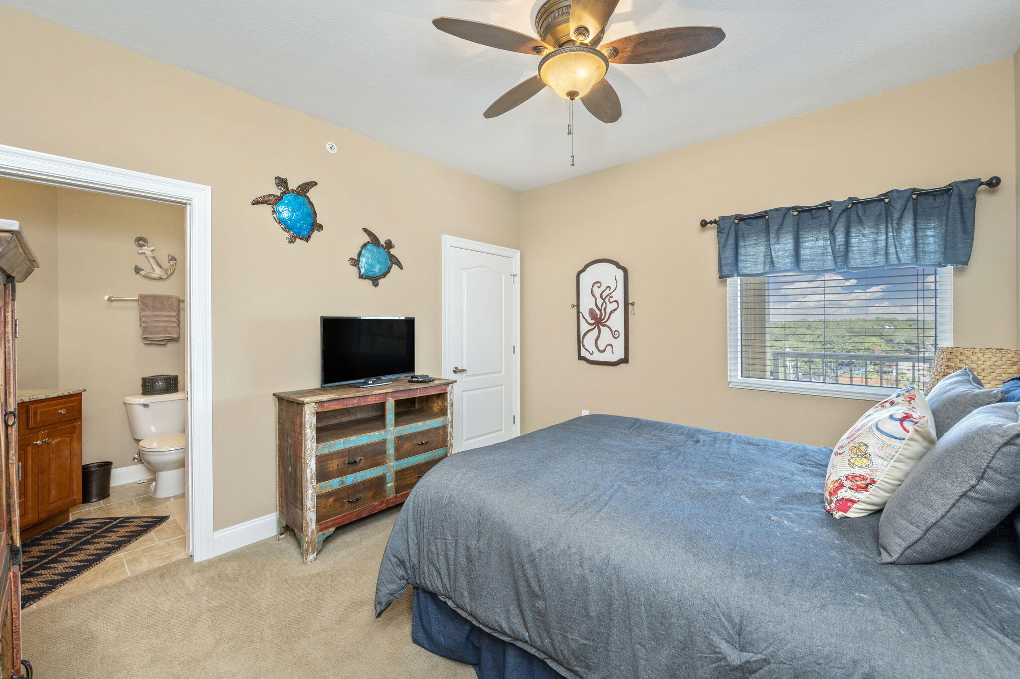 124 SW Miracle Strip Parkway, 700