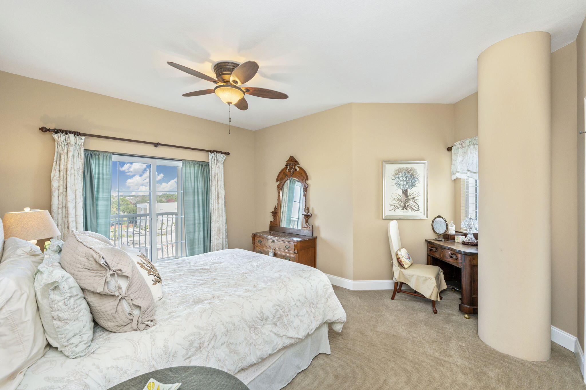 124 SW Miracle Strip Parkway, 700